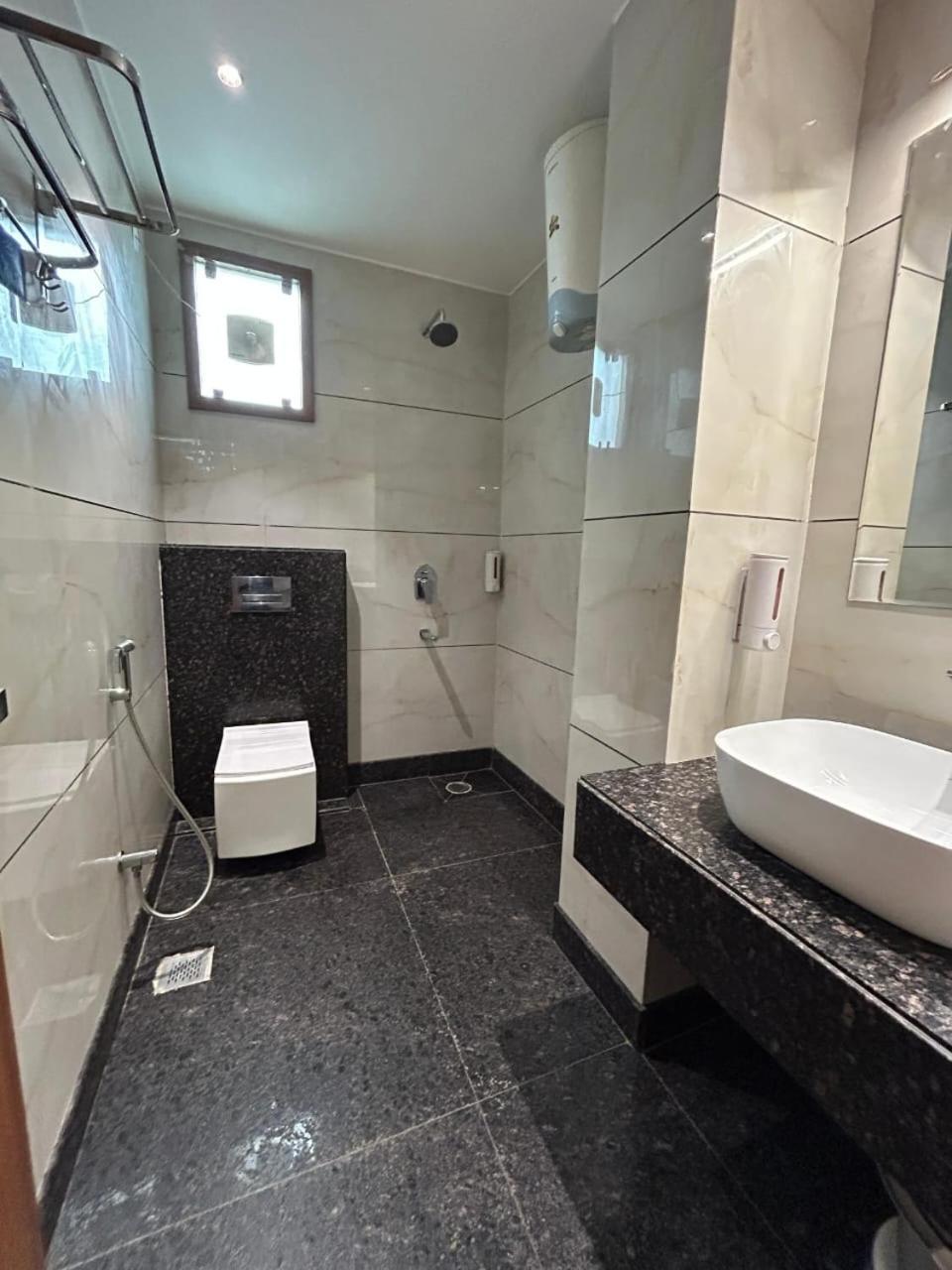 Hotel Swarn Bhoomi كانبور المظهر الخارجي الصورة
